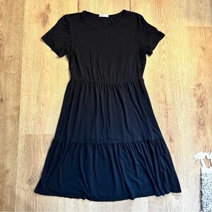 Women’s Maternity Nursing Black Short Sleeve Crewneck Dress in Size Medium